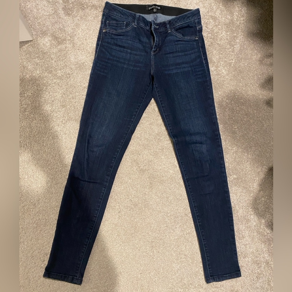 Blue Skinny Jeans with Slim Fit and Indigo Hue